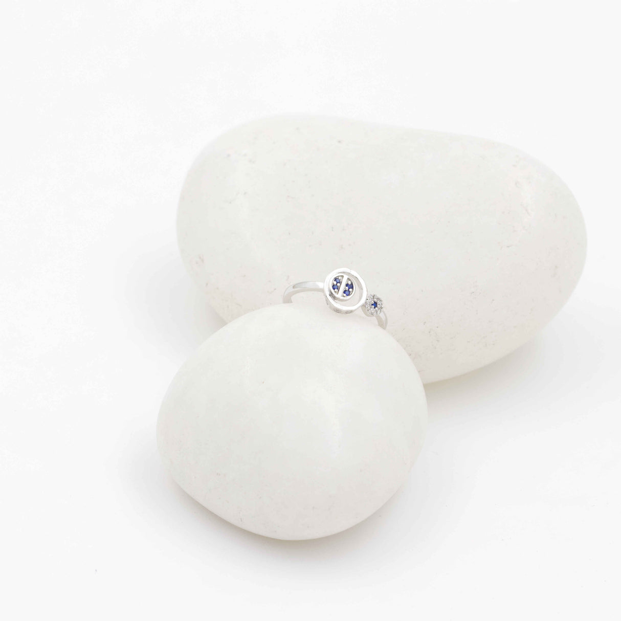 Silver Blue Bloom Interlock Ring