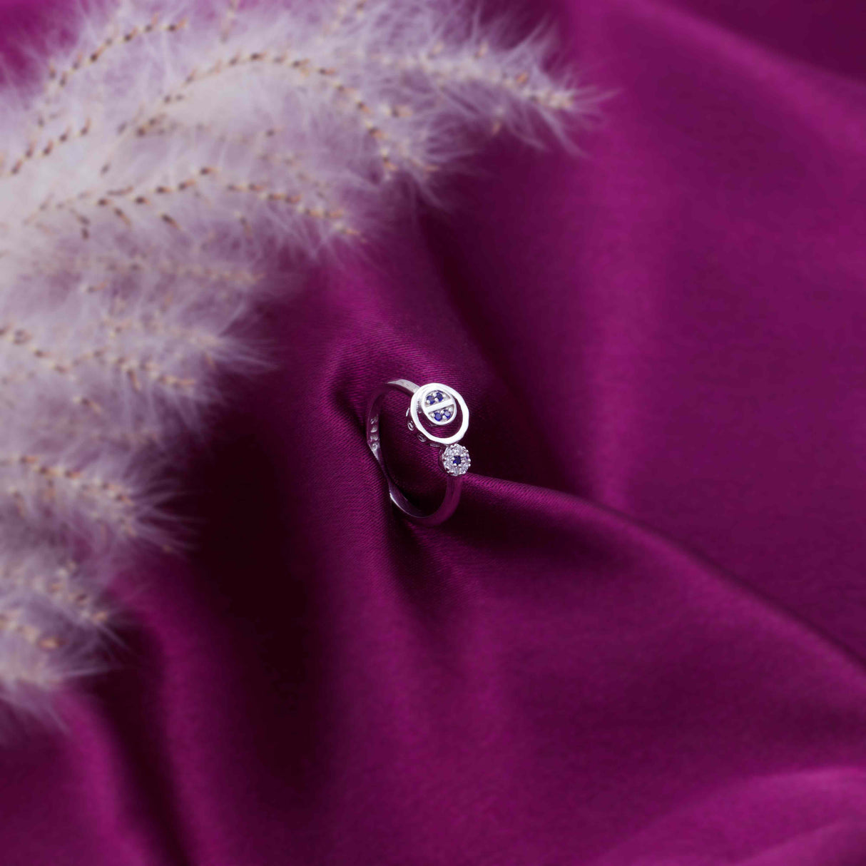 Silver Blue Bloom Interlock Ring