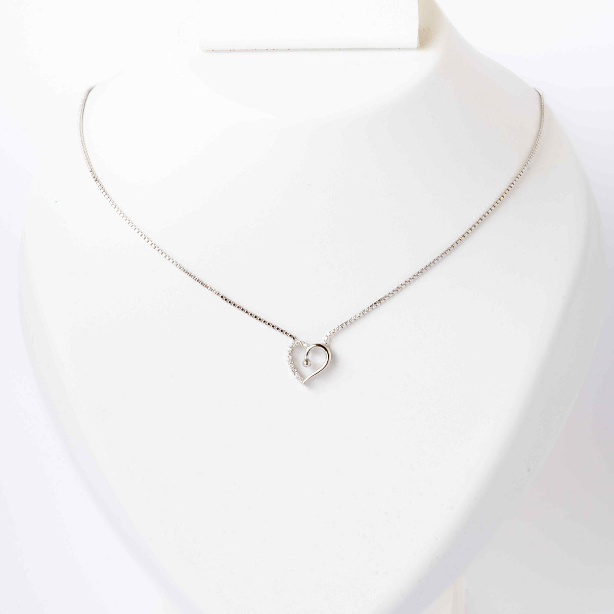 Silver Heartline Sparkle Pendant With Box Chain